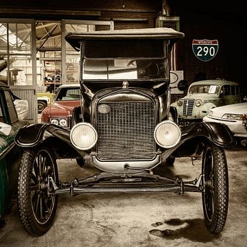 De oude T-Ford in de Garage
