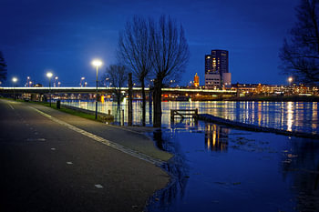 Venlo | Abendaufnahme des Hochwassers