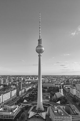 Fernsehturm Berlin in schwarz-weiß