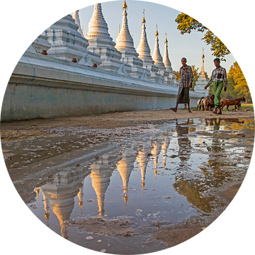 De Kuthodaw pagode in Mandalay van Antwan Janssen