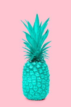 Design turquoise blue pineapple fruit standing on a pink backgro van Elles Rijsdijk