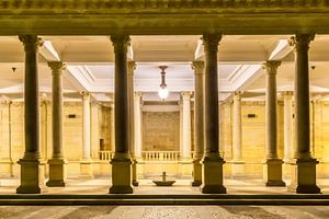KARLSBAD Mühlbrunnkolonnade mit Fürst-Wenzel-Quelle bei Nacht