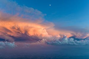 Gewitter im Sonnenuntergang von Denis Feiner