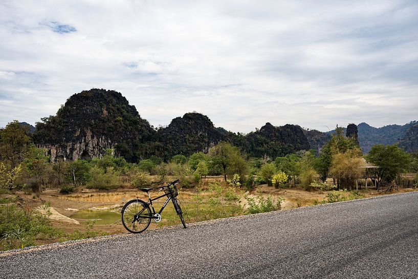 Évasion à vélo au cœur du karst laotien par Frank Photos