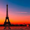 Eiffelturm Paris bei Sonnenaufgang von Tom Uhlenberg