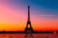 Eiffelturm Paris bei Sonnenaufgang von Tom Uhlenberg Miniaturansicht