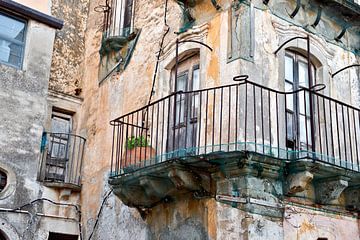 Haunted, abandoned medieval house in Forza d'Agrò