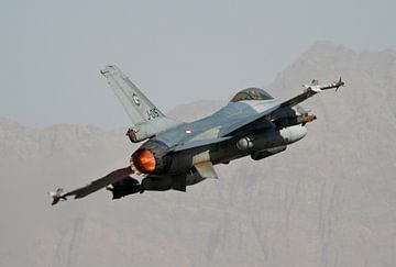 F-16 Let er rip van Robert Verbrugge