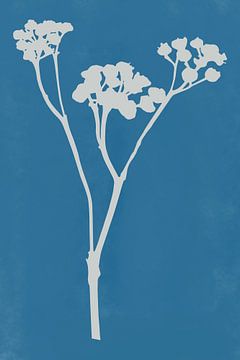 Moderne botanische kunst. Bloem in wit op blauw van Dina Dankers