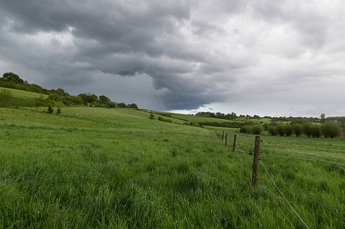 Heuvelland na een onweersbui