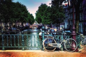 Amsterdam Fahrrad an einer Gracht