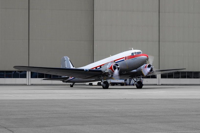 DDA Douglas DC-3 prêt au départ. par Maxwell Pels