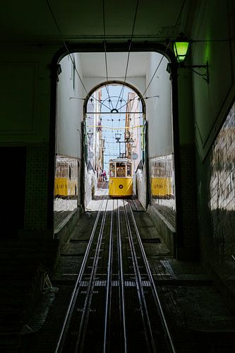 Tramway jaune à Lisbonne