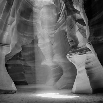 ANTELOPE CANYON Lightbeam | monochrome by Melanie Viola