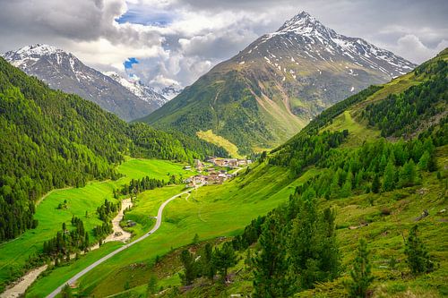 Vent dorp in de Tiroler Alpen in Austira tijdens de lente