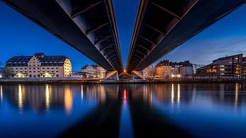 Onder de Nibelungenbrug in Regensburg van Rainer Pickhard