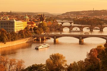 Moldaubrücken bei Sonnenuntergang, Prag von Markus Lange