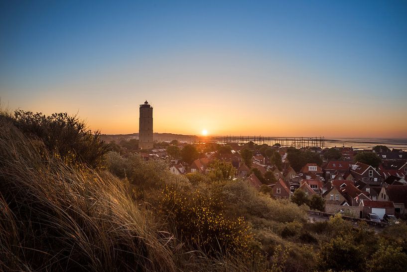 Sonnenaufgang mit Leuchtturm Brandaris von Bart Lindenhovius