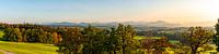 Panoramisch uitzicht over de Allgäu bij zonsondergang