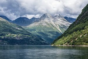 Mountains on the Storfjord sur Rico Ködder