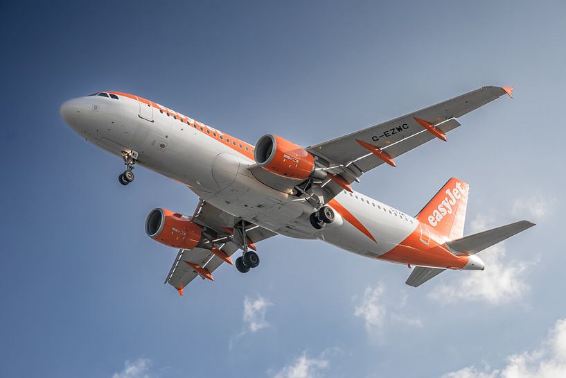 easyJet Airbus A320 vlak voor landing van Maxwell Pels