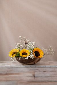 Stilleven met Drie Zonnebloemen in Lage Schaal