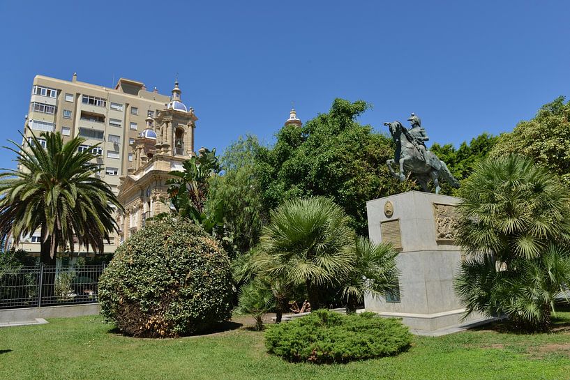 Reiterdenkmal und Kirche  in der Altstadt von Cádiz von Silva Wischeropp