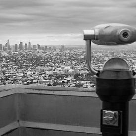 Uitzicht op downtown Los Angeles vanaf Griffith Observatory van Patrick van Os