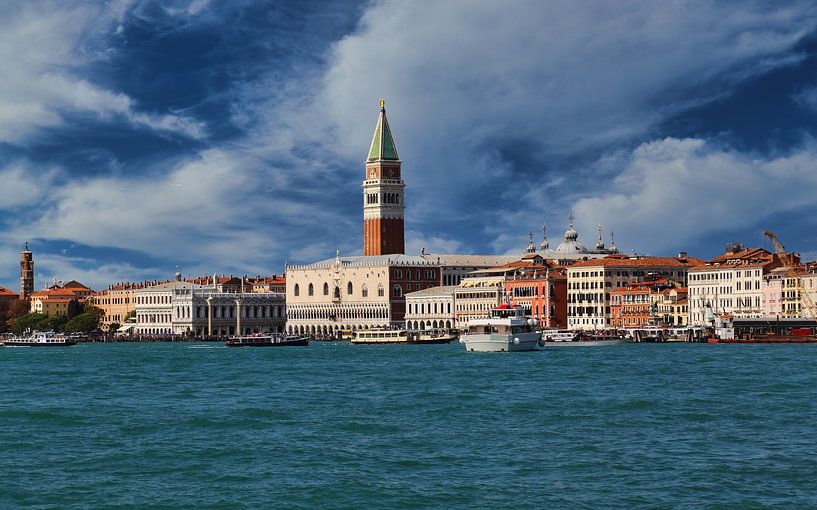 Turm von San Marco und Dogenpalast in Venedig von Jan Kranendonk