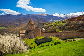 Tatev, Armenien – Kloster oberhalb der Vorotan-Schlucht von Antwan Janssen