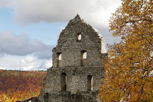 Kasteel Hohenurach bij Bad Urach in het najaar Baden Württemberg Duitsland