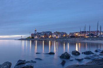 Am Abend zeichnet sich eine schöne Silhouette um den Leuchtturm ab
