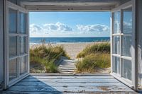 Uitzicht door wit raam op strand en zee
