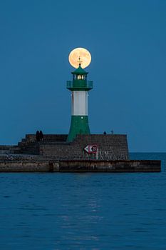 Leuchtturm Sassnitz mit Vollmond