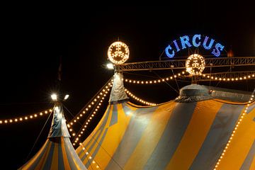 Circus in de nacht van Ronald Pol