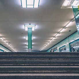 U-Bahnhof Alexanderplatz Berlin Transithalle, 2021 von A. David Holloway