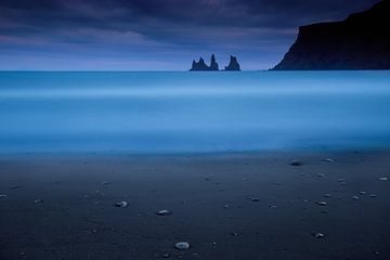 Blue night 2 by Amnon Eichelberg