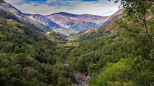 De magnifieke bergen van de Schotse Hooglanden