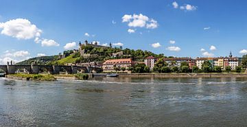 Würzburg - Oude Hoofdbrug en Vesting Marienberg van Frank Herrmann