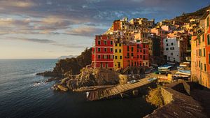 Riomaggiore Panoramablick bei Sonnenuntergang. Cinque Terre