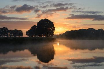 Brume au lever du soleil au Vecht sur Barbara Brolsma