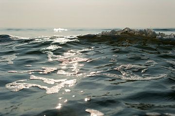 Pearls on the waves by Rob Donders Beeldende kunst