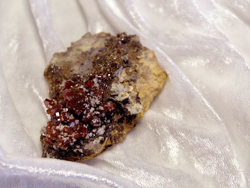 Rohdiamanten in gelb und rot von joyce kool