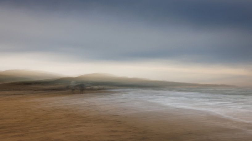 Motion @ the shore No 12 by Linda Raaphorst