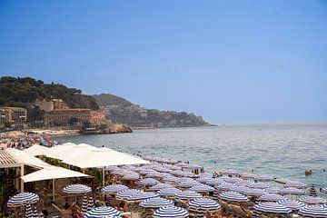 Sonnenschirme in Nizza von Stef Wingens
