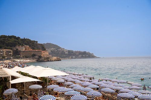 Sonnenschirme in Nizza