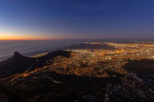 Panorama de Cape Town la nuit sur Dennis Eckert
