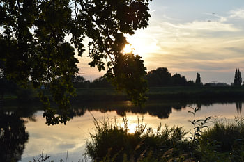 Sonnenuntergang am Fluss