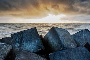 Ein Sonnenuntergang mit viel Drama in der Luft. von Eelco de Jong