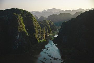 Uitzicht over Vietnamese Bergen bij Hang Mua van Susanne Ottenheym